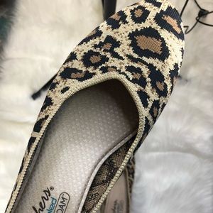 Women’s Skechers Leopard Knit Stetch Rothy Style Flat